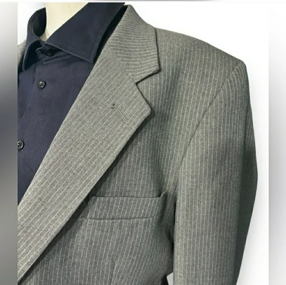LEVI STRAUSS Business Class Grey Pinstripe Two Button Sport Coat Suits & Blazers